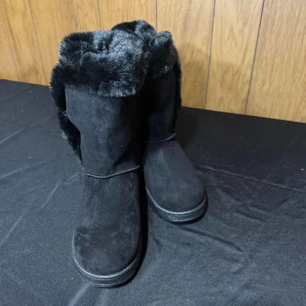 Black‎ faux fur boots with rubber soles Size 9 BRAND NEW